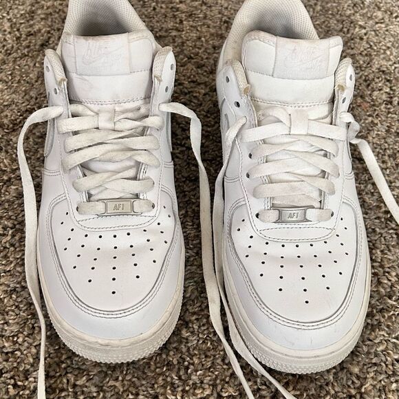 Nike AF1 Triple White Low Top Sneakers Mens 8.5 | Womens 10 | Great Preloved - Picture 4 of 10